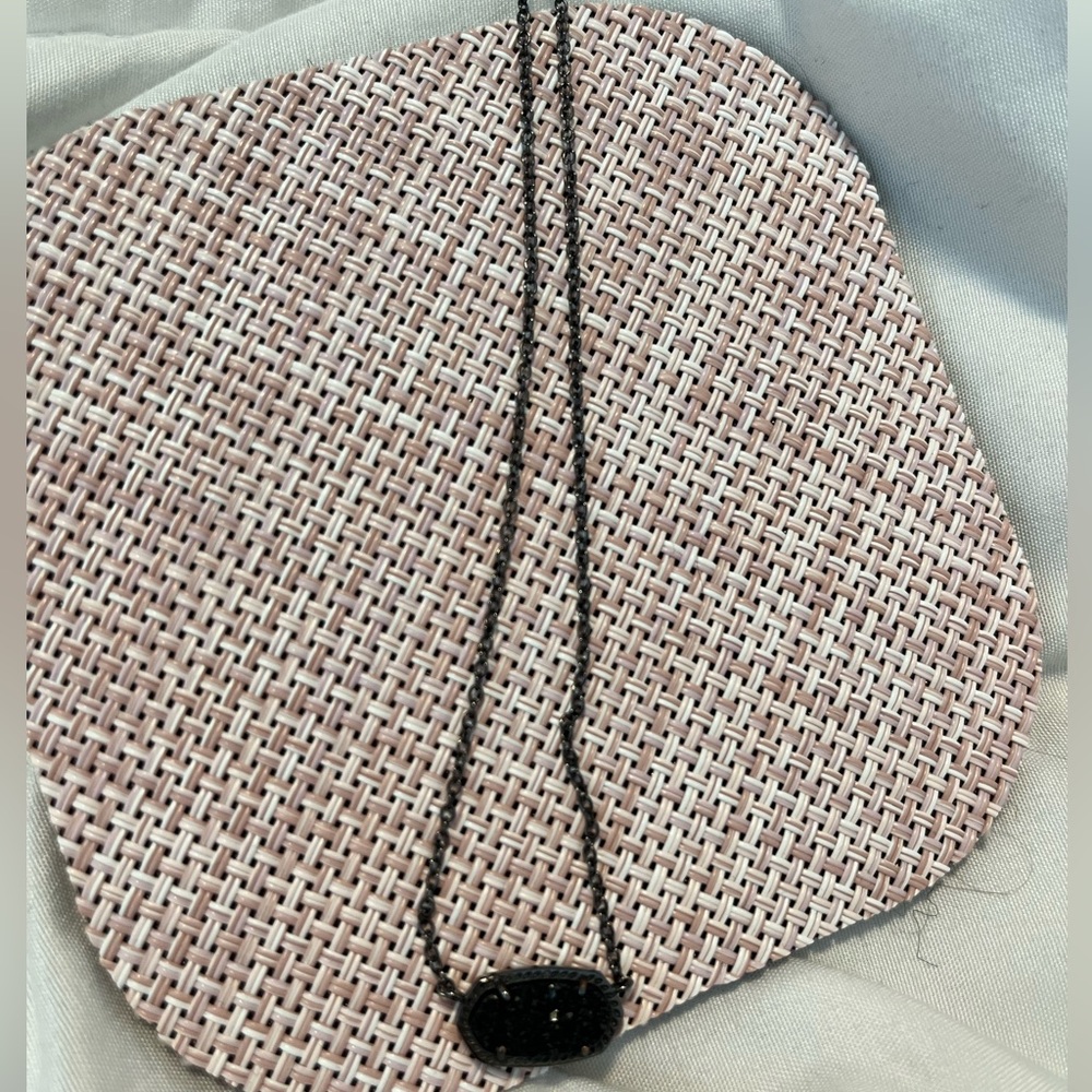 Kendra Scott necklace